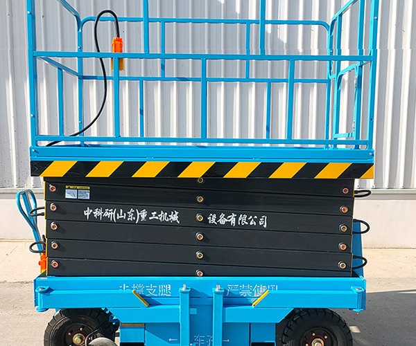 沁水自行走升降机